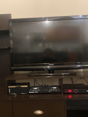 Toshiba 37BV700G 37-Inch Full HD LCD TV like new