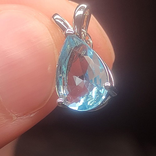 Women's necklace with blue gemstone