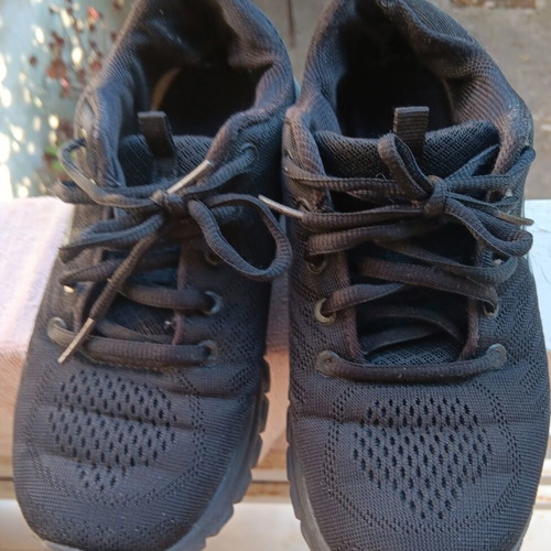 Skechers athletic shoes size 36 used, black