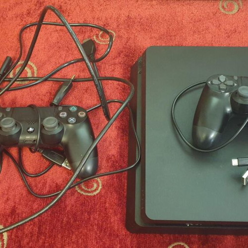 PlayStation 4 Slim CUH-2216A console like new with 2 Sony DualShock 4 controllers