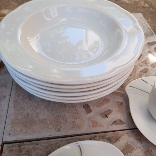Ionia porcelain dinnerware set 25 pieces like new