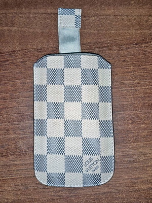 Louis Vuitton Cardholder like new, natural leather, colorful