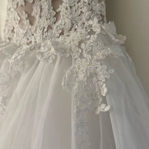 Wedding dress with veil like new, French lace, size S