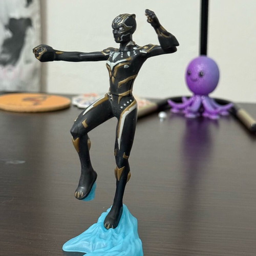 Kinder Black Panther figure like new