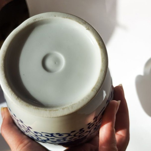 Porcelain vase blue and white Chinese style like new with phoenix design