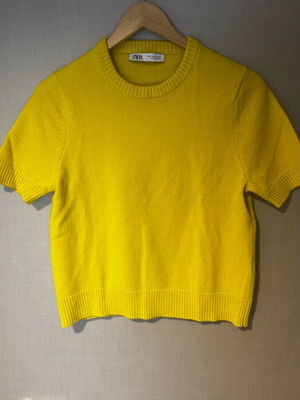 Zara knitted sweater yellow like new