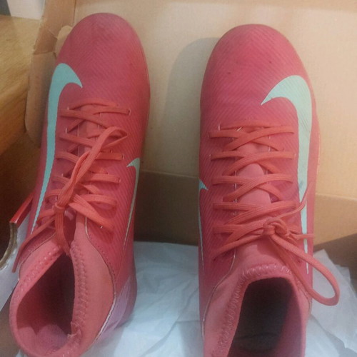 Nike football shoes size 40.5 like new, red with studs