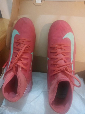 Nike football shoes size 40.5 like new, red with studs