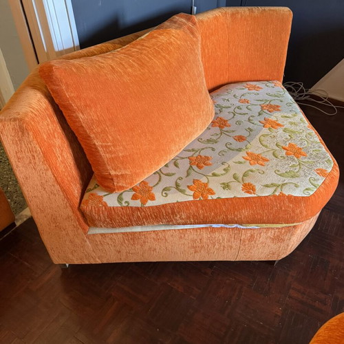Modular sofa with reversible cushions
