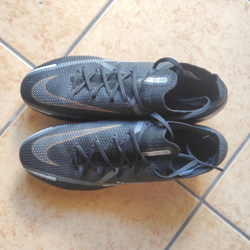 Nike Phantom GT2 Elite SG-Pro AC football shoes new with metal studs