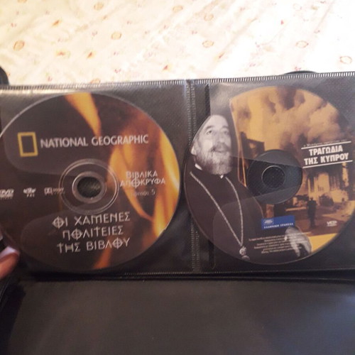 DVD collection like new, 150 discs with movies and documentaries