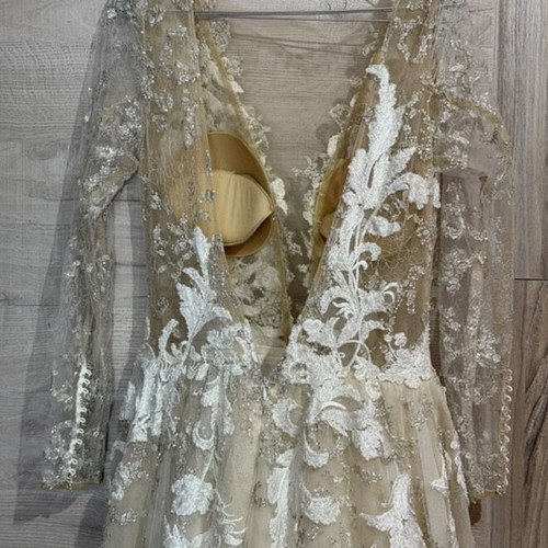 Wedding dress, in excellent condition from a well-known company