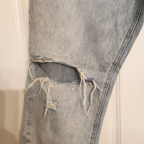 Zara women's light blue jeans like new with rips