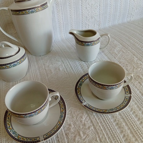 CROWN porcelain tea set with 2 cups