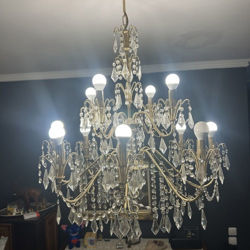 Classic chandelier with Bohemian crystals and 12 bulbs like new