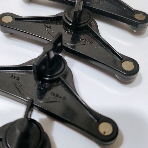 Locking clips for PC case like new