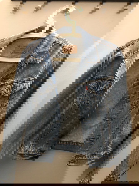 ΑΦΟΡΕΤΟ ΓΥΝΑΙΚΕΙΟ LEVI'S ΜΠΟΥΦΑΝ medium