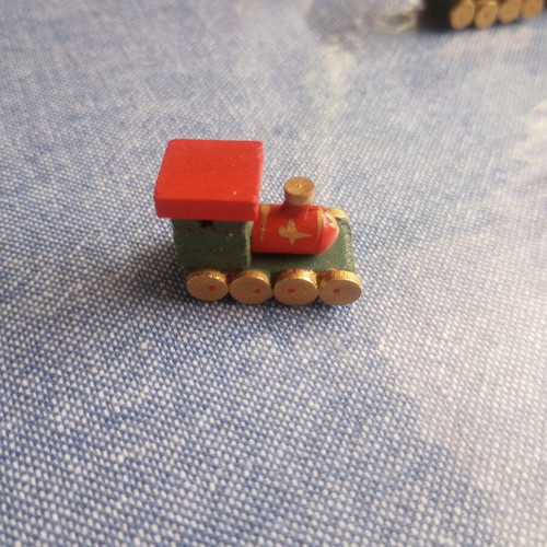 Wooden decorative train set, pack of 21, new