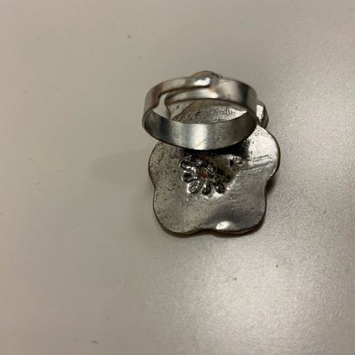 Ring like new with flower design in black and gray colors