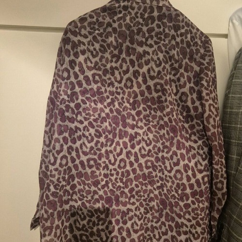 Shirt with purple patterns new collection like new, one size