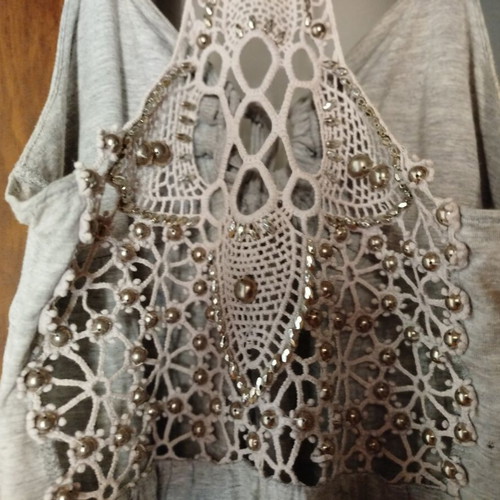 Dress with lace back and beads, like new, size M, grey