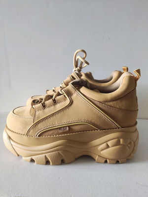 Buffalo Sneakers καινούργια, μπεζ καμελ, νούμερο 40, σουέντ