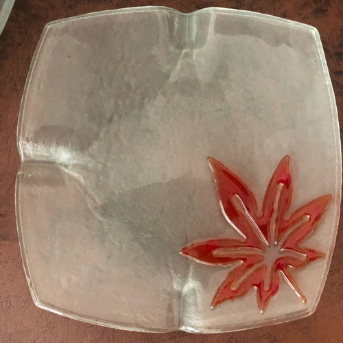 Vintage set of 3 glass decorations with maple leaf design like new