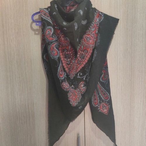 Large triangular scarf used, brown and red
