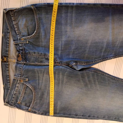 Lee men's jeans like new, lightly worn