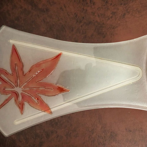 Vintage set of 3 glass decorations with maple leaf design like new