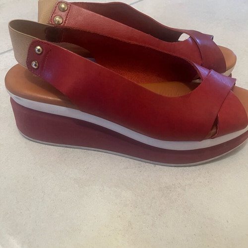 Leather Spanish sandals like new, cherry color shoes