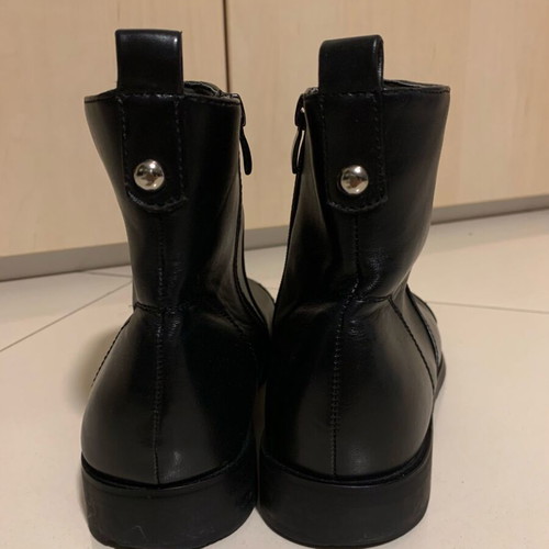 Black ankle boots like new with studs and zipper
