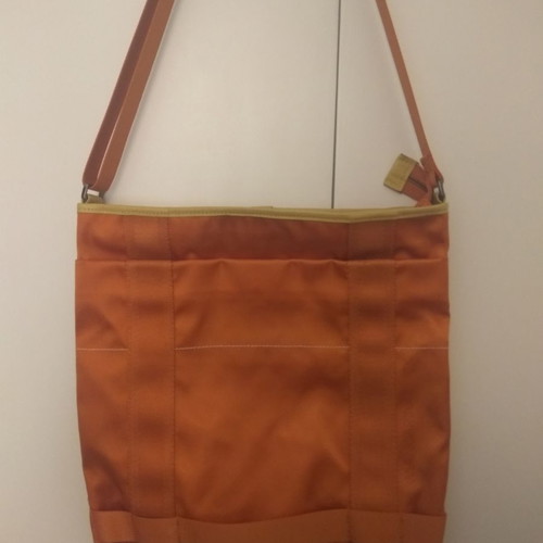 Madarina Duck crossbody bag orange like new