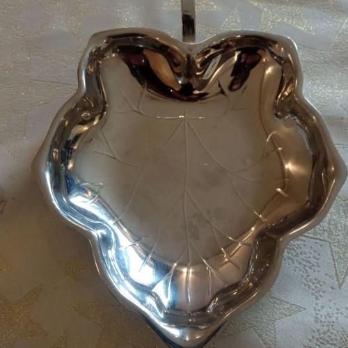LEAF-SHAPED CONTAINER***WAREHOUSE EMPTYING