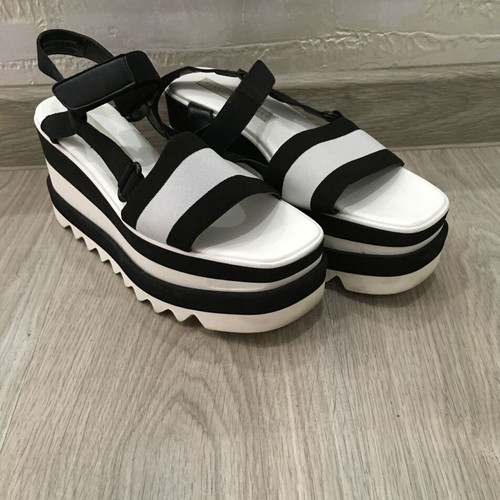 Stella McCartney Elyse Sandals like new, size 39.5, black and white platform