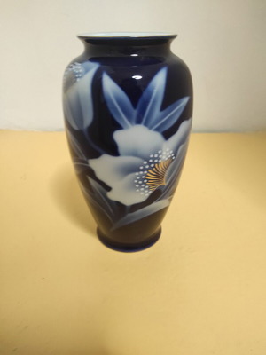 Porcelain cobalt vase like new, small