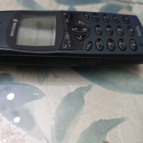 Ericsson R320s mobile phone, blue
