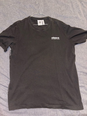 Adidas Adventure T-shirt like new, size M, black and white