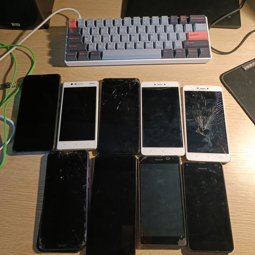 Mobile phones for parts used, unlocked, broken screens and batteries