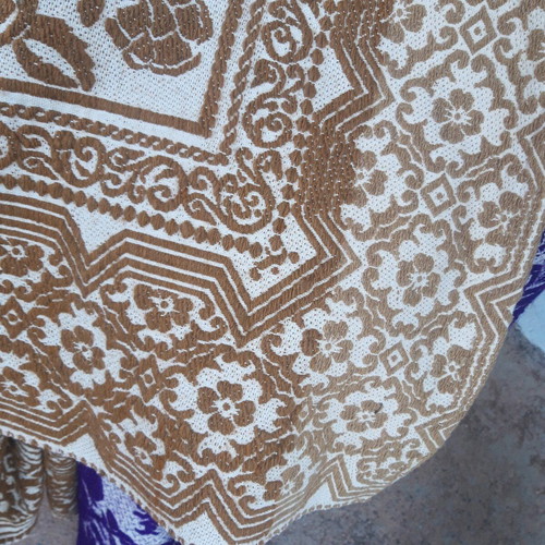 Woven bedspread like new, size 1.63×2.32 m