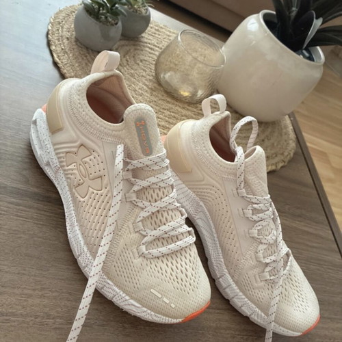 Under Armour UA W HOVR Phantom SE MJVE women's running shoes like new, beige, size 38