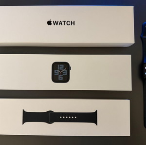 Apple Watch SE 2nd Generation, 40mm, Midnight.
