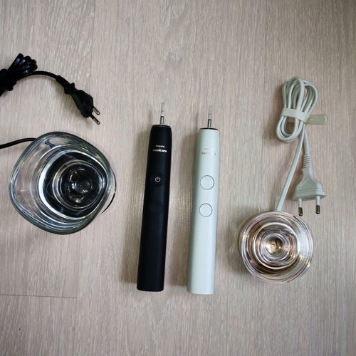Philips Sonicare 9000 DiamondClean electric toothbrush like new