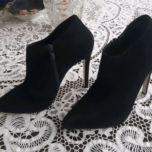 Luxury Fardoulis ankle boots 38 new, black suede with leather sole