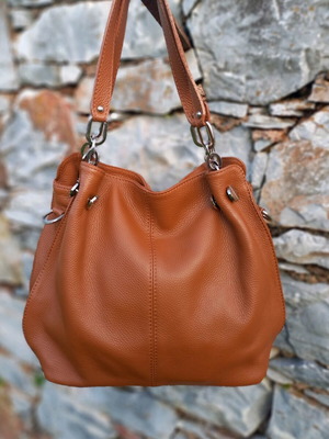 Italian Vera Pelle shoulder bag new, tan color