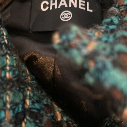 Chanel coat like new, bouclé with gold buttons, size S