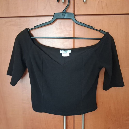 Ths Fashion black t-shirt size M/L like new