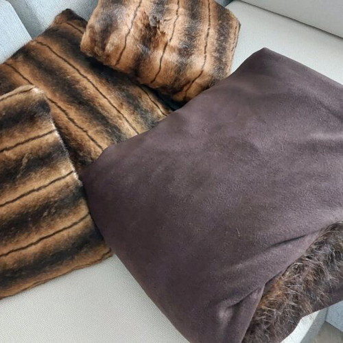 Throw with 4 pillows new, synthetic fur