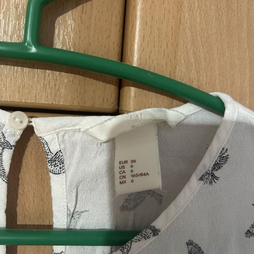 Μπλούζα H&M γυναικεία με πουλιά, μέγεθος 36, σαν καινούργιο, άσπρη