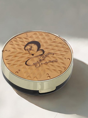 MAC special edition powder new, available in 3 colors